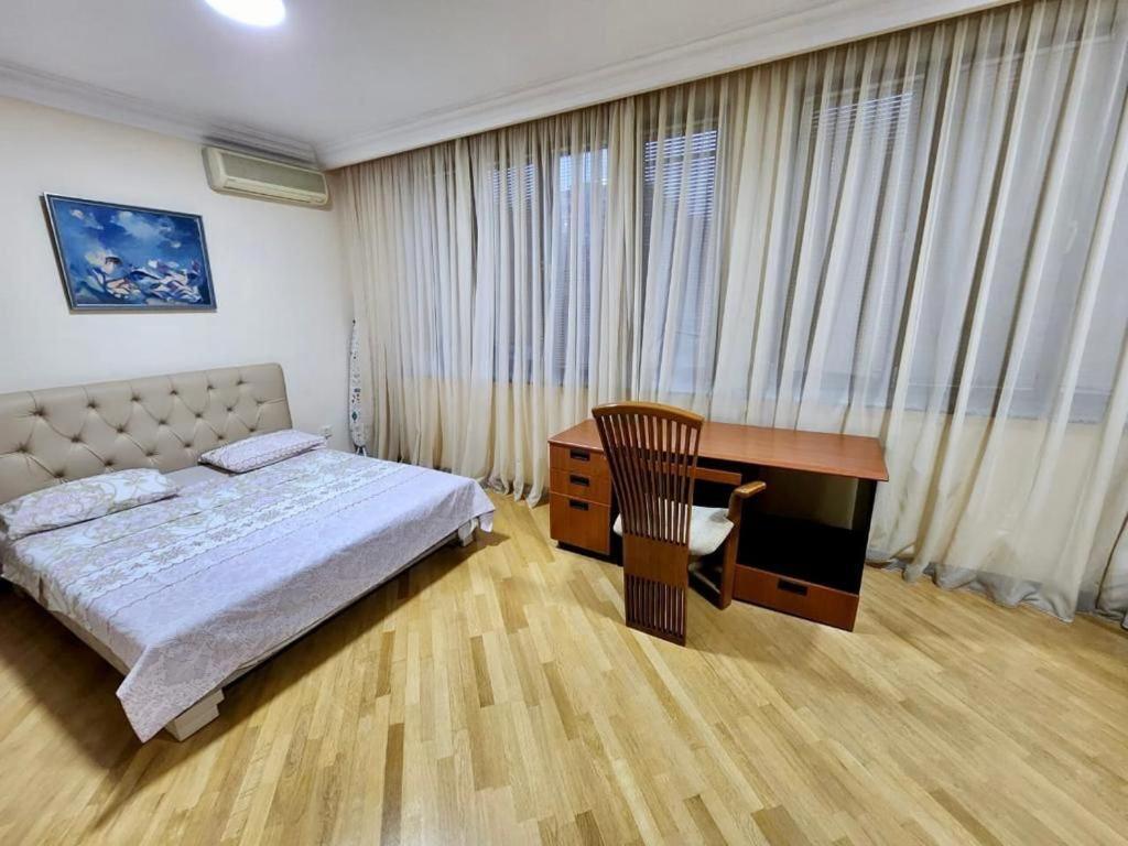 Family Spacious 3 Bedroom Apartment In The Middle Of City Center, Next To North Avenue Yerevan Exterior photo