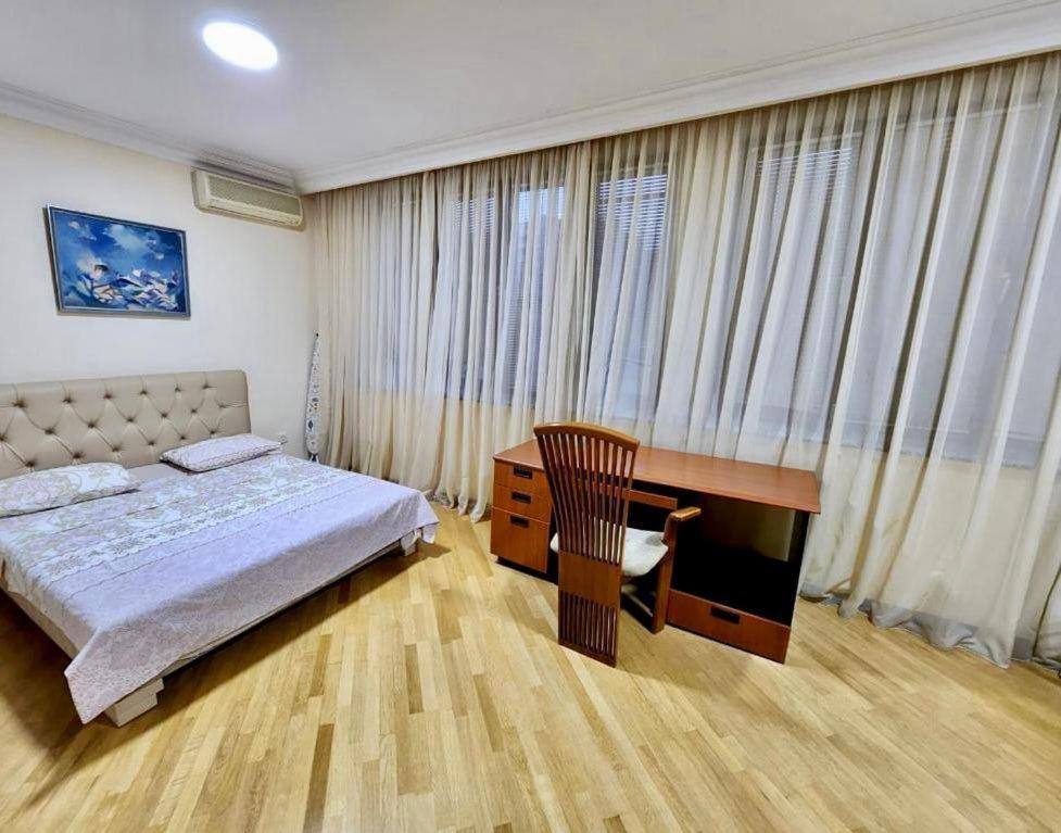 Family Spacious 3 Bedroom Apartment In The Middle Of City Center, Next To North Avenue Yerevan Exterior photo