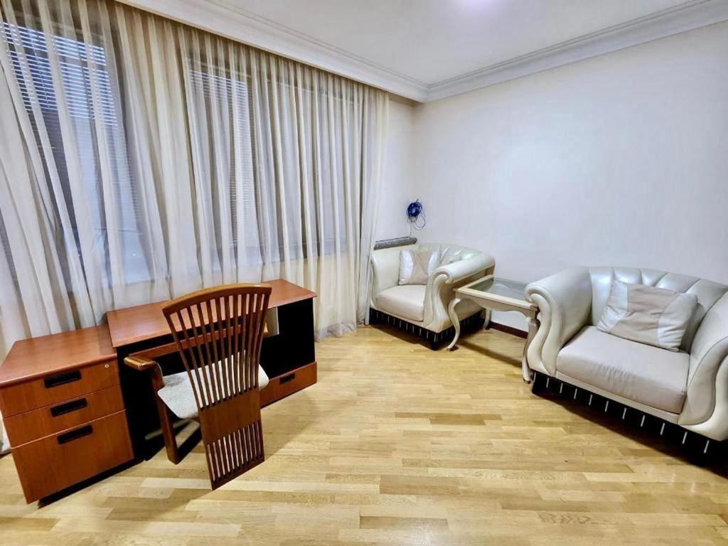 Family Spacious 3 Bedroom Apartment In The Middle Of City Center, Next To North Avenue Yerevan Exterior photo