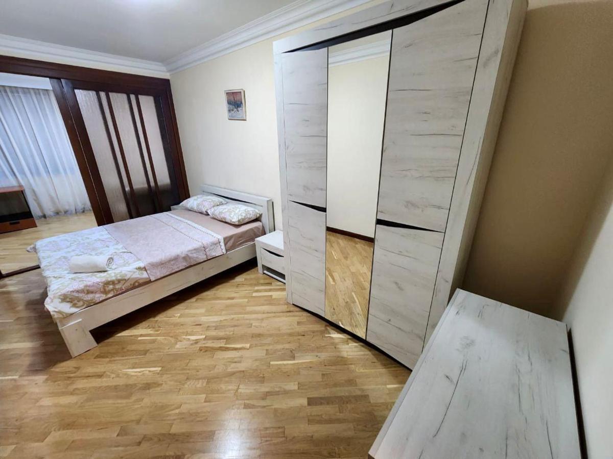 Family Spacious 3 Bedroom Apartment In The Middle Of City Center, Next To North Avenue Yerevan Exterior photo