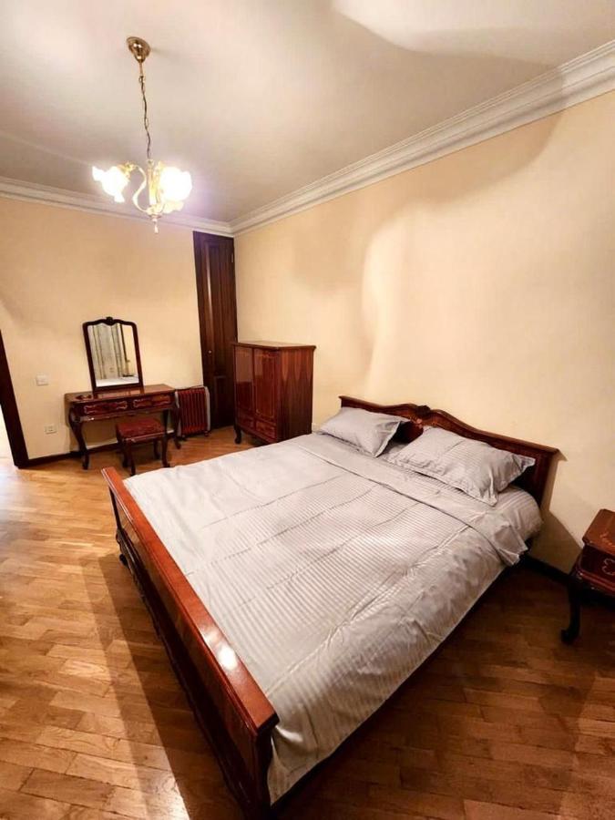 Family Spacious 3 Bedroom Apartment In The Middle Of City Center, Next To North Avenue Yerevan Exterior photo